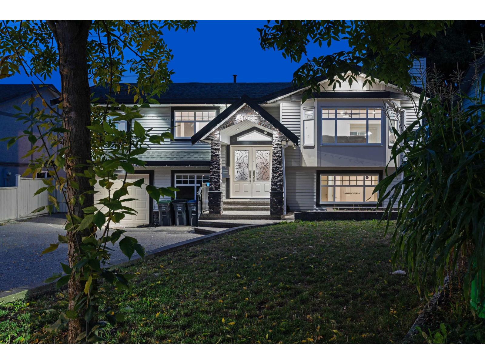 Photo 3 of 7830 125 Street, Surrey BC