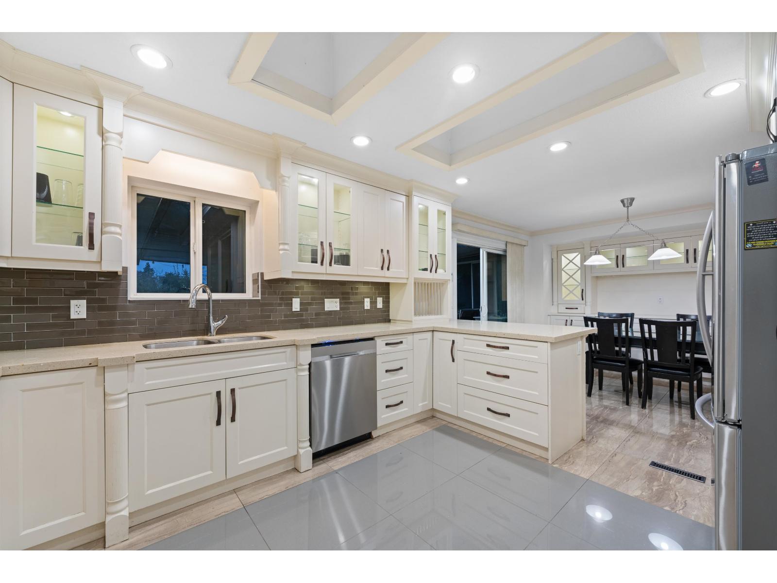 Photo 4 of 7830 125 Street, Surrey BC