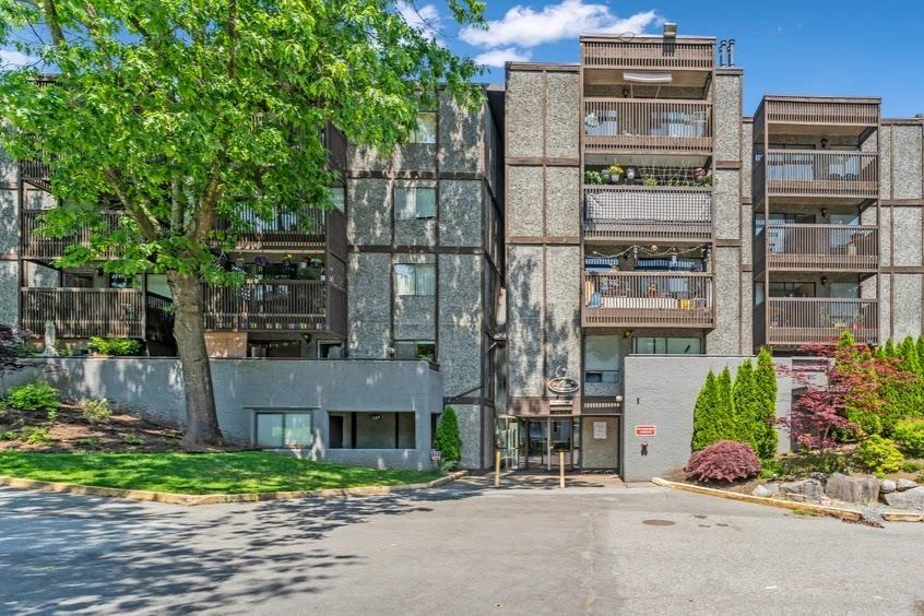 Photo 1 of 102 9682 134 Street, Surrey BC