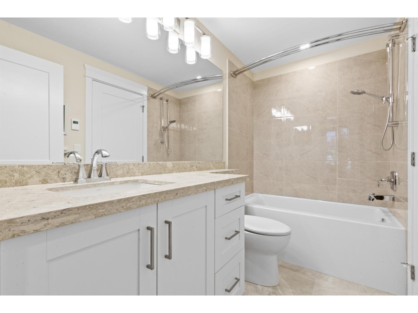 Photo 14 of 414 20932 83 Avenue, Langley BC