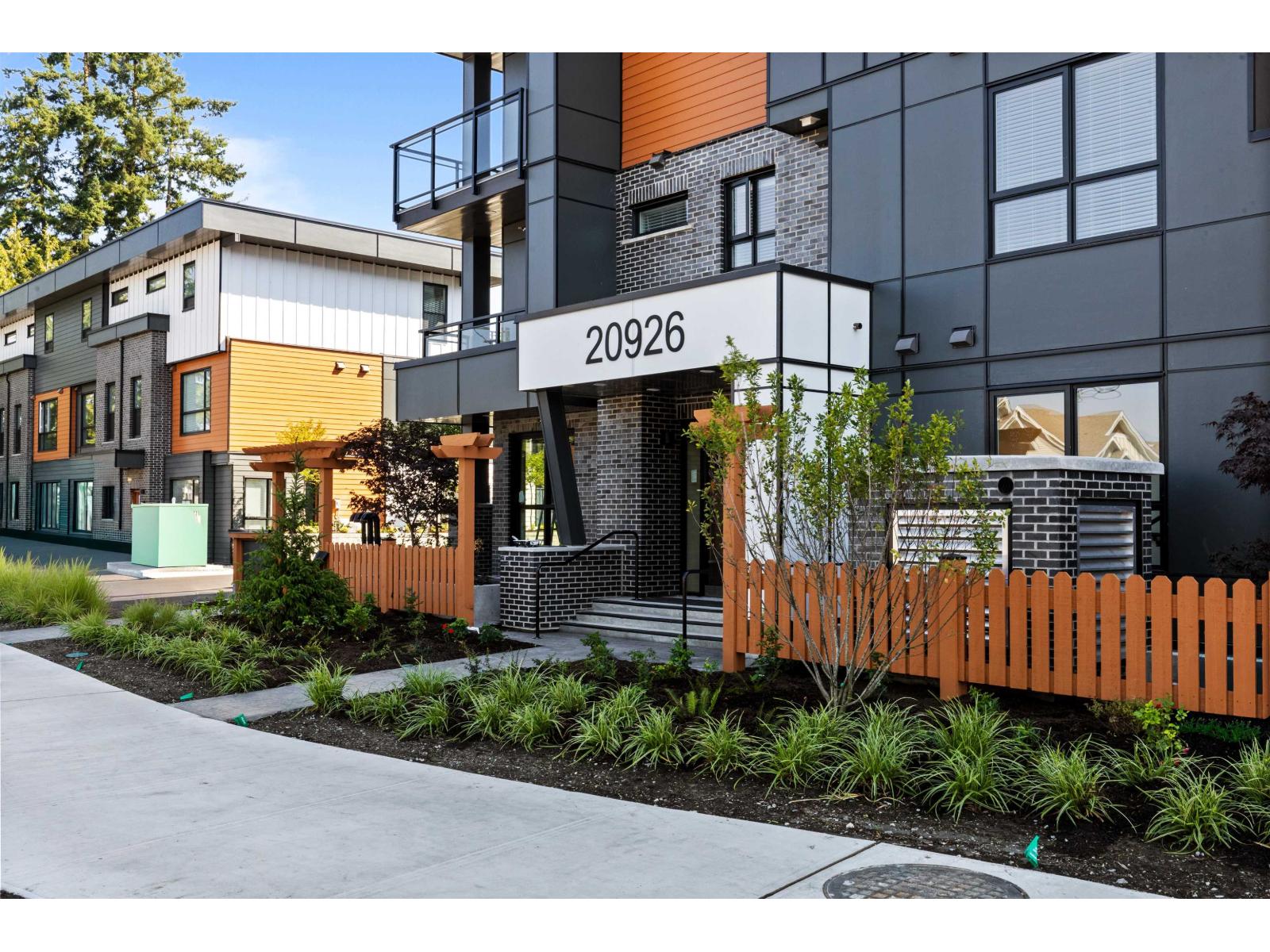Photo 2 of 414 20932 83 Avenue, Langley BC