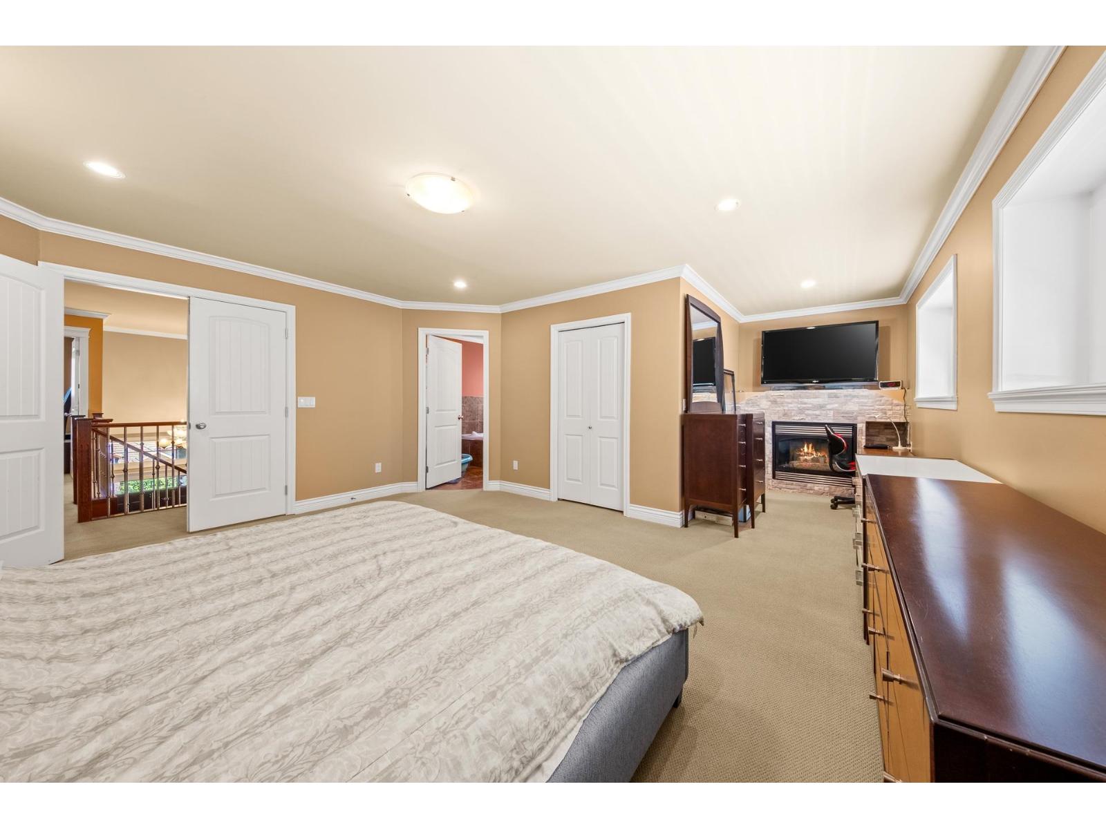 Photo 11 of 14498 78 Avenue, Surrey BC