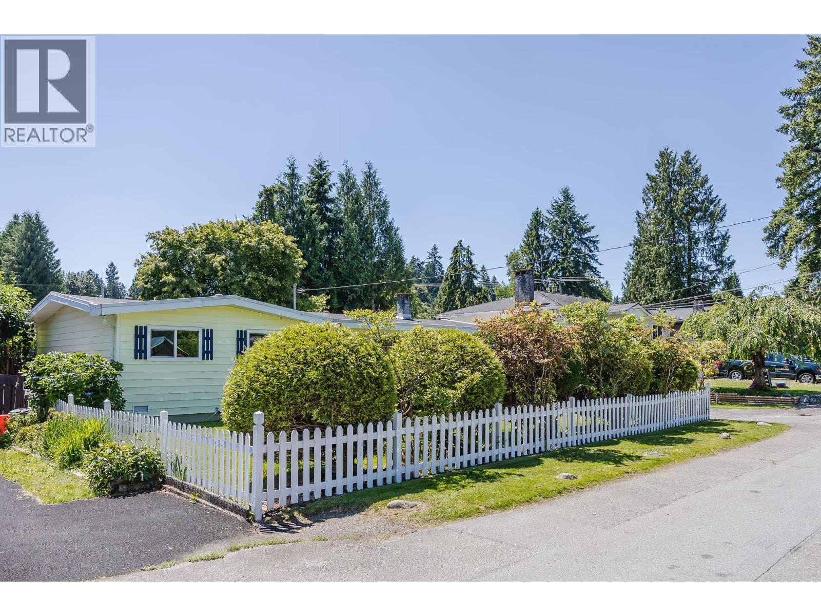 Photo 3 of 21632 Exeter Avenue, Maple Ridge BC