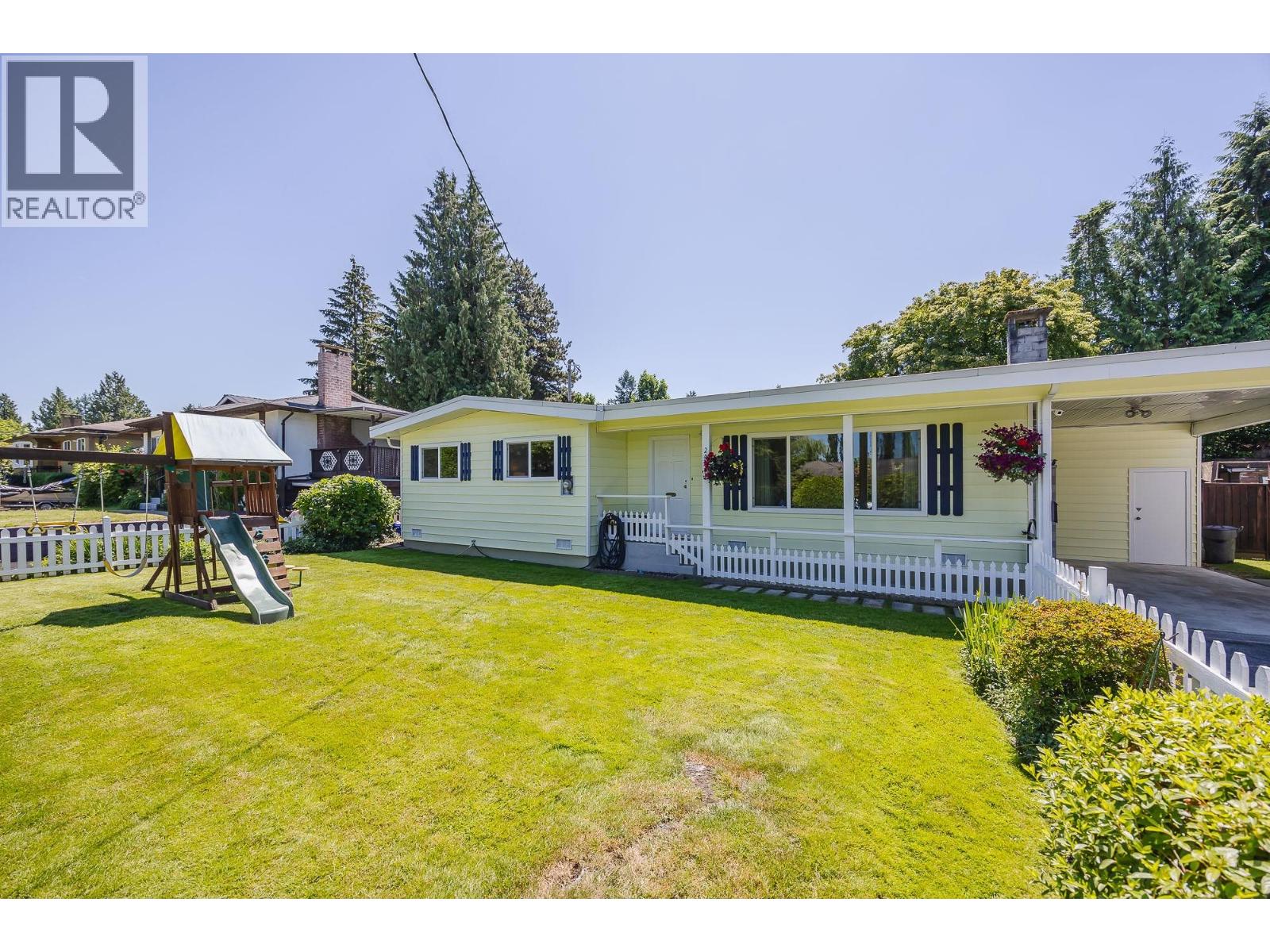 Photo 7 of 21632 Exeter Avenue, Maple Ridge BC