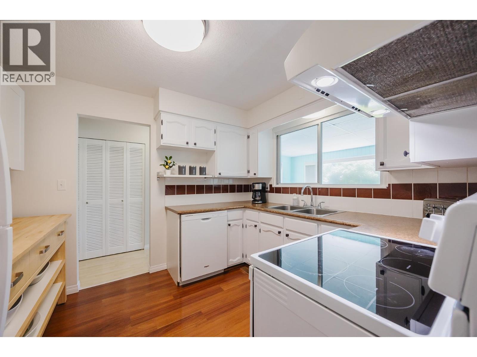 Photo 11 of 21632 Exeter Avenue, Maple Ridge BC