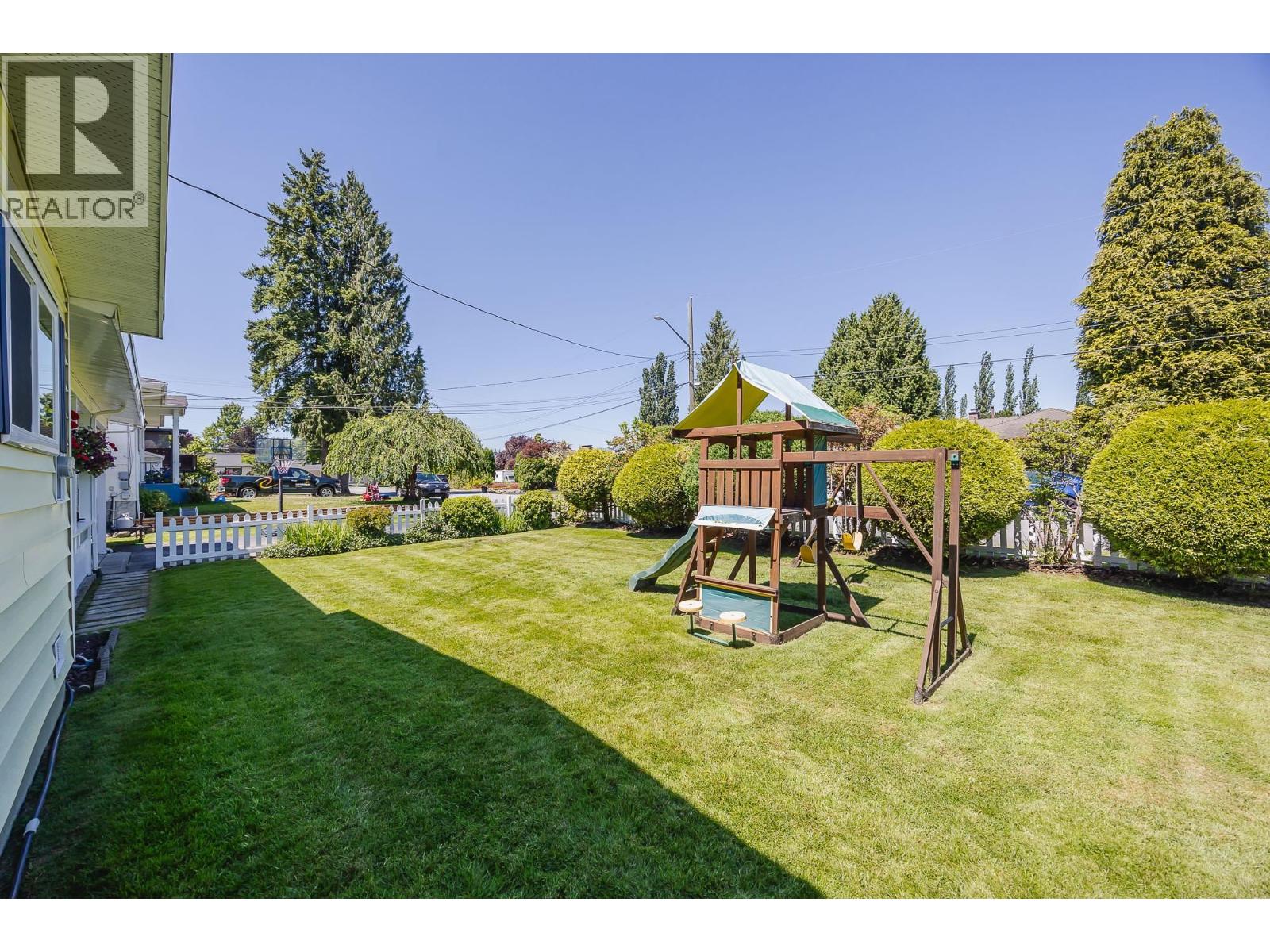 Photo 5 of 21632 Exeter Avenue, Maple Ridge BC