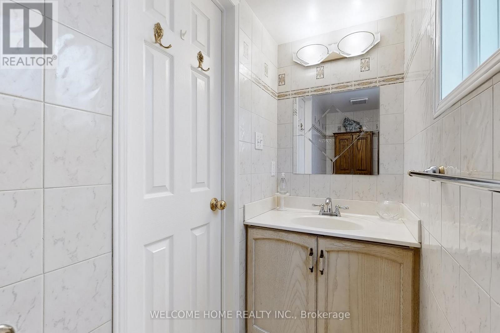 Photo 13 of 6079 Leeside Crescent, Mississauga ON