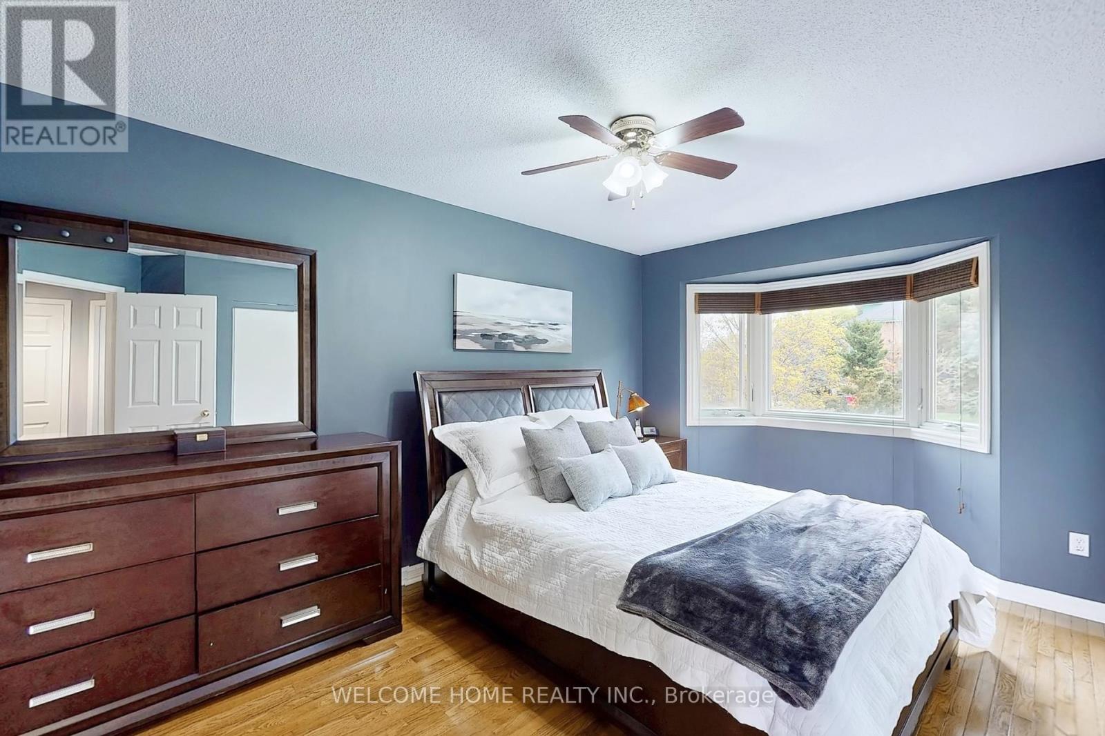 Photo 18 of 6079 Leeside Crescent, Mississauga ON