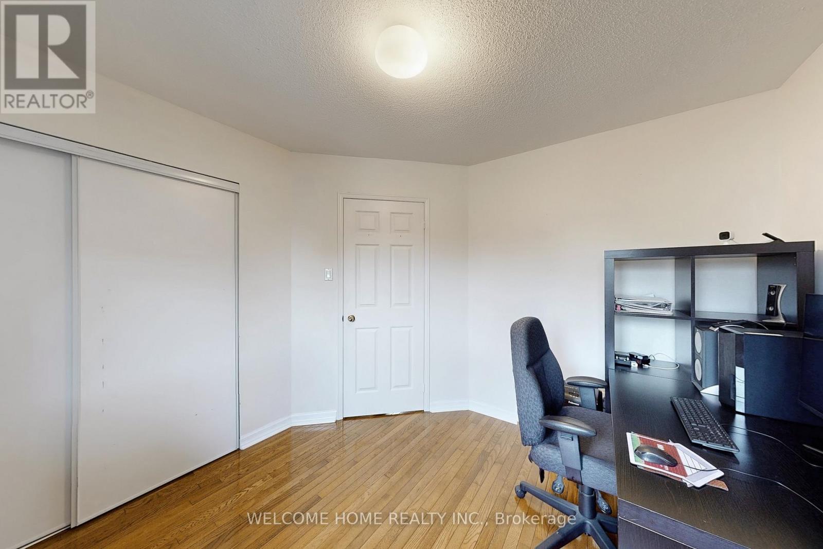 Photo 24 of 6079 Leeside Crescent, Mississauga ON