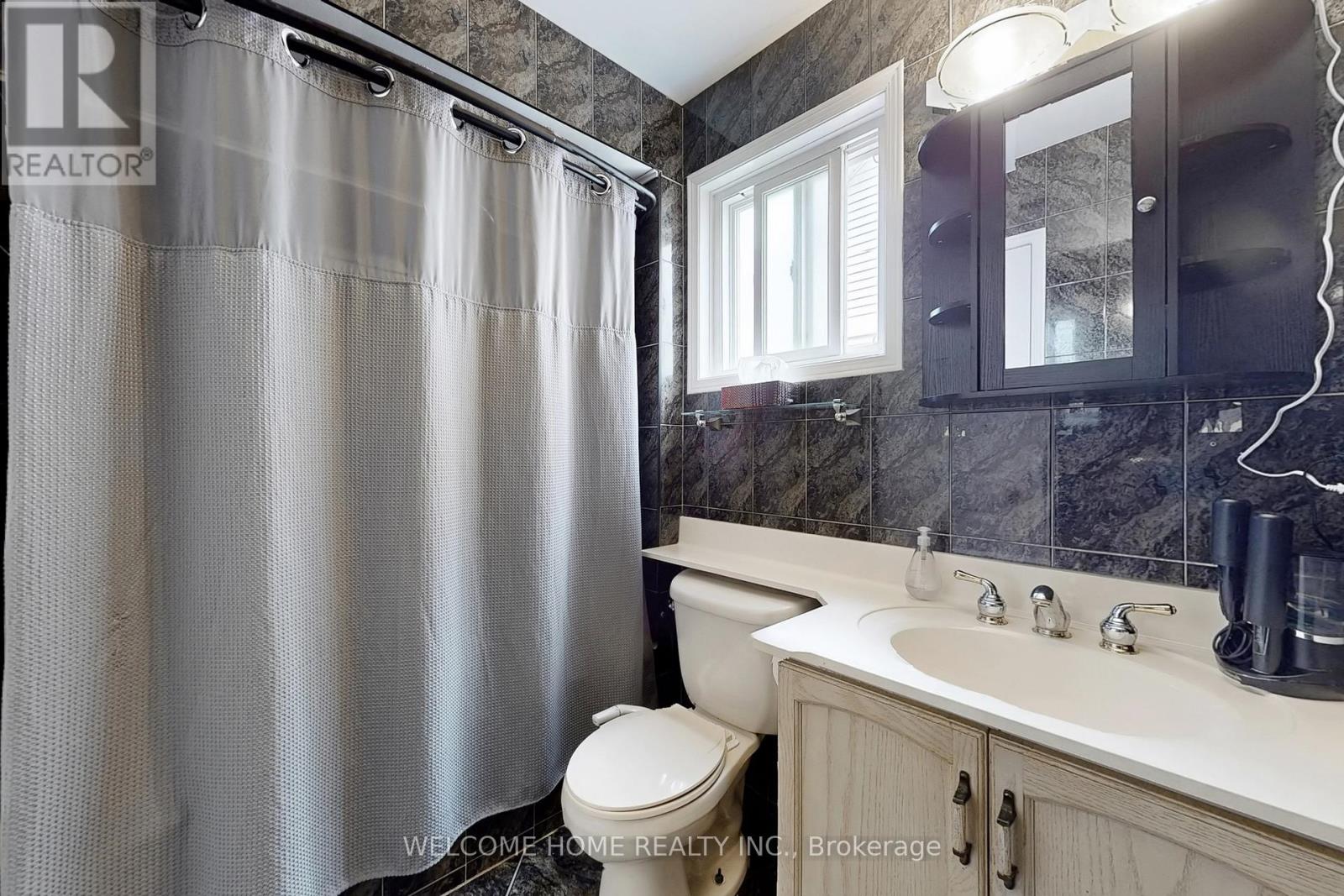 Photo 25 of 6079 Leeside Crescent, Mississauga ON