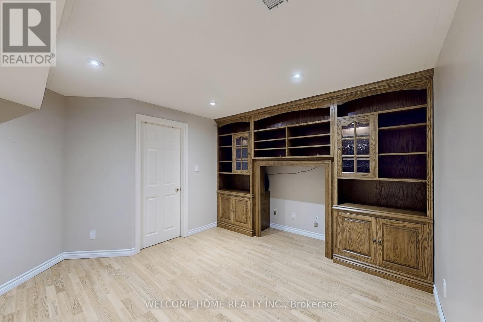 Photo 28 of 6079 Leeside Crescent, Mississauga ON