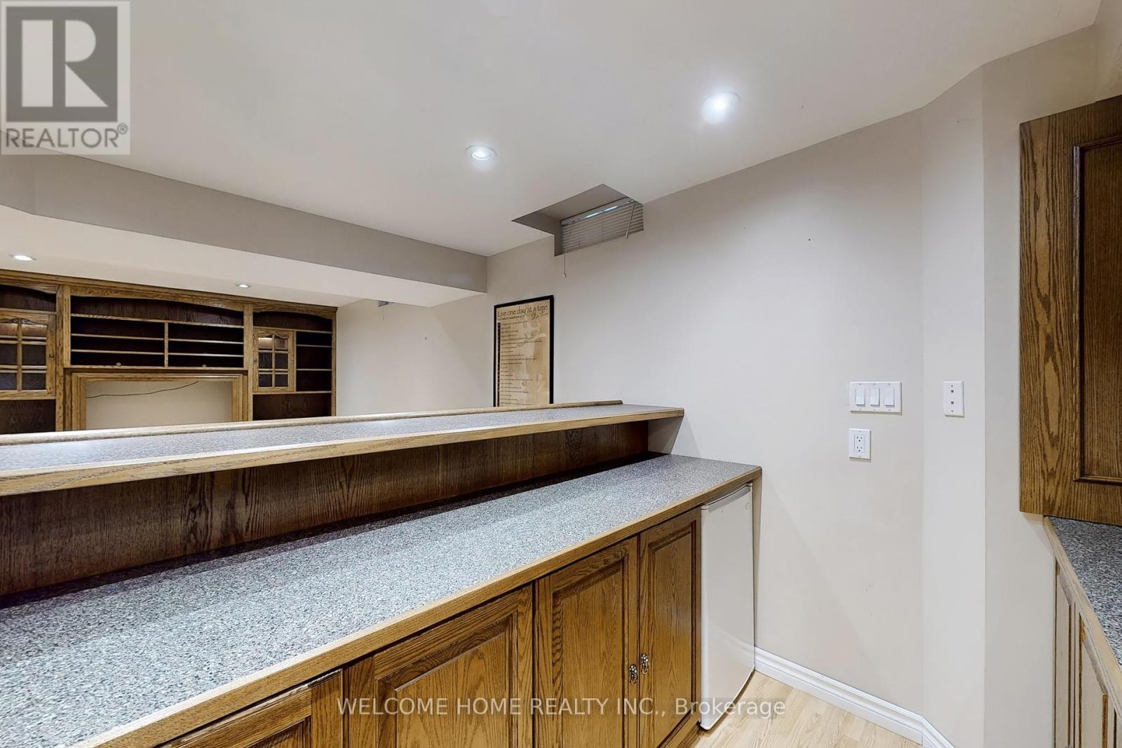 Photo 30 of 6079 Leeside Crescent, Mississauga ON