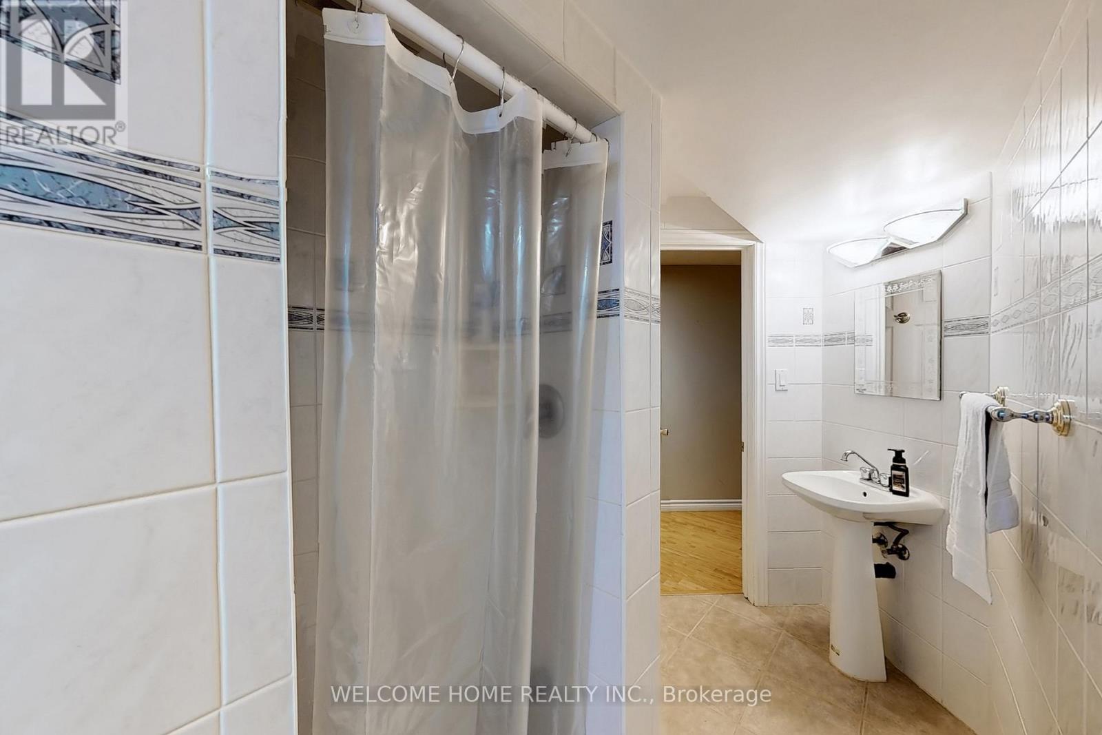Photo 31 of 6079 Leeside Crescent, Mississauga ON
