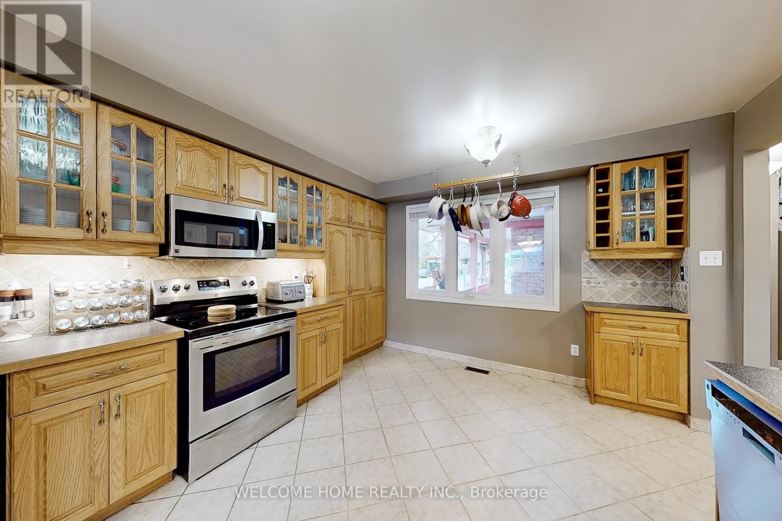 Photo 8 of 6079 Leeside Crescent, Mississauga ON