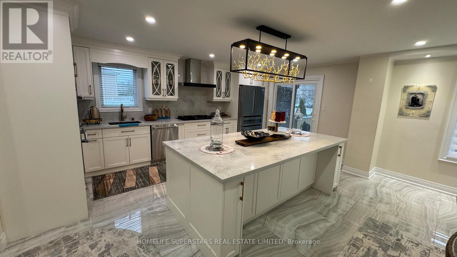 Photo 11 of 159 Richvale Drive S, Brampton ON