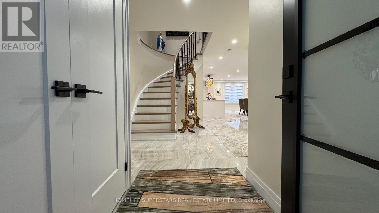 Photo 5 of 159 Richvale Drive S, Brampton ON