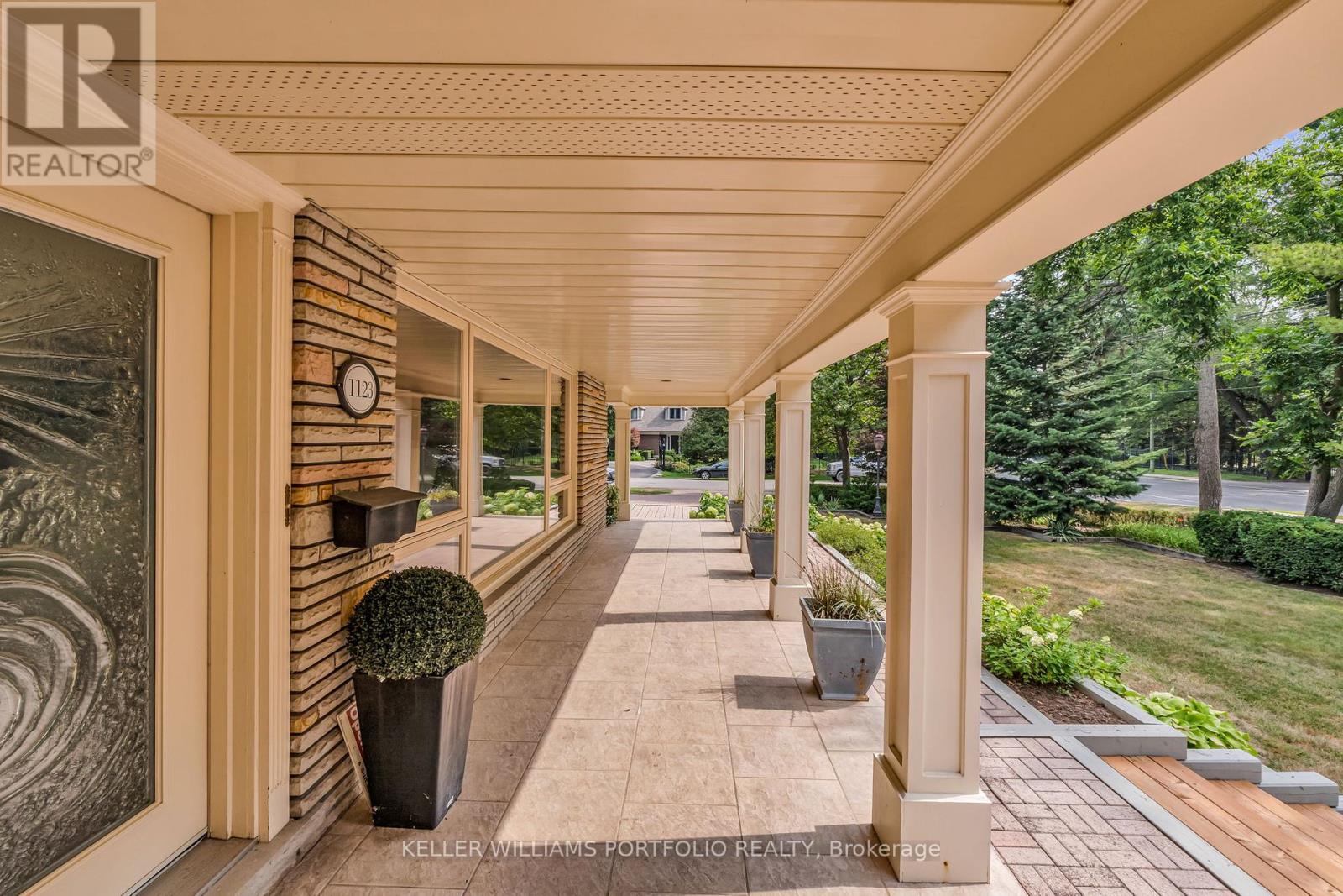 Photo 10 of 1123 Lakeshore Road E, Oakville ON