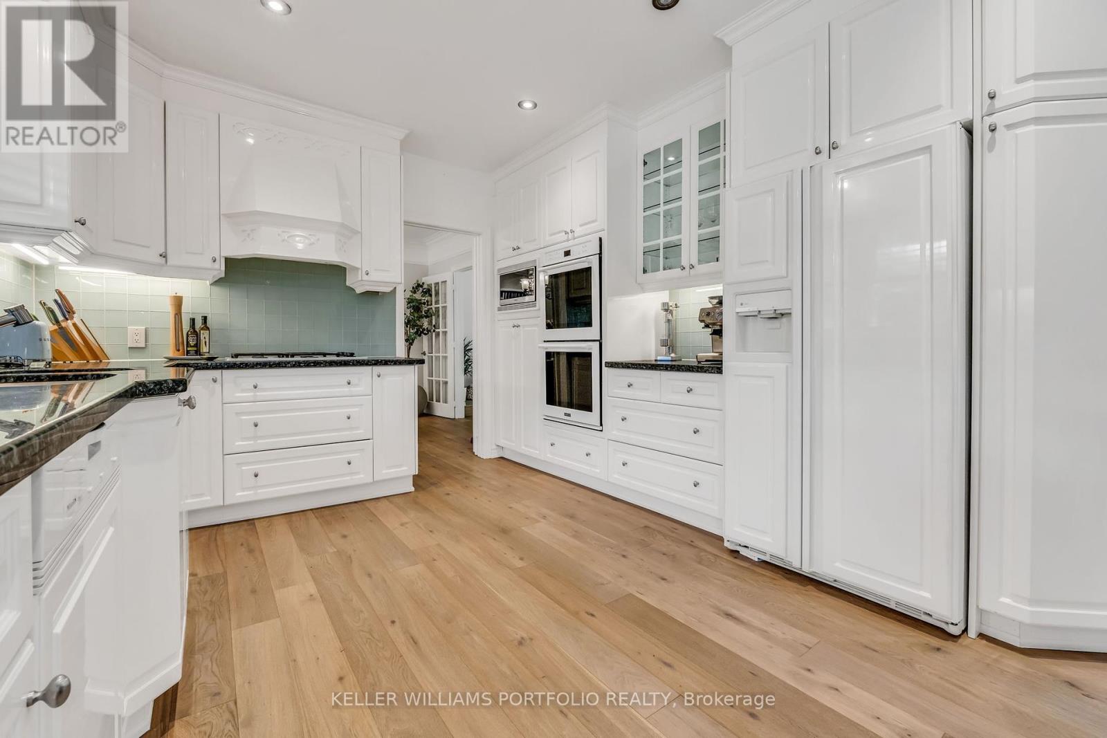 Photo 18 of 1123 Lakeshore Road E, Oakville ON