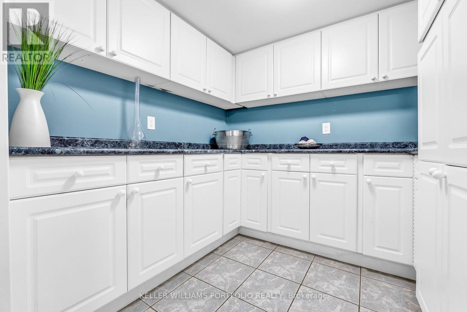 Photo 34 of 1123 Lakeshore Road E, Oakville ON