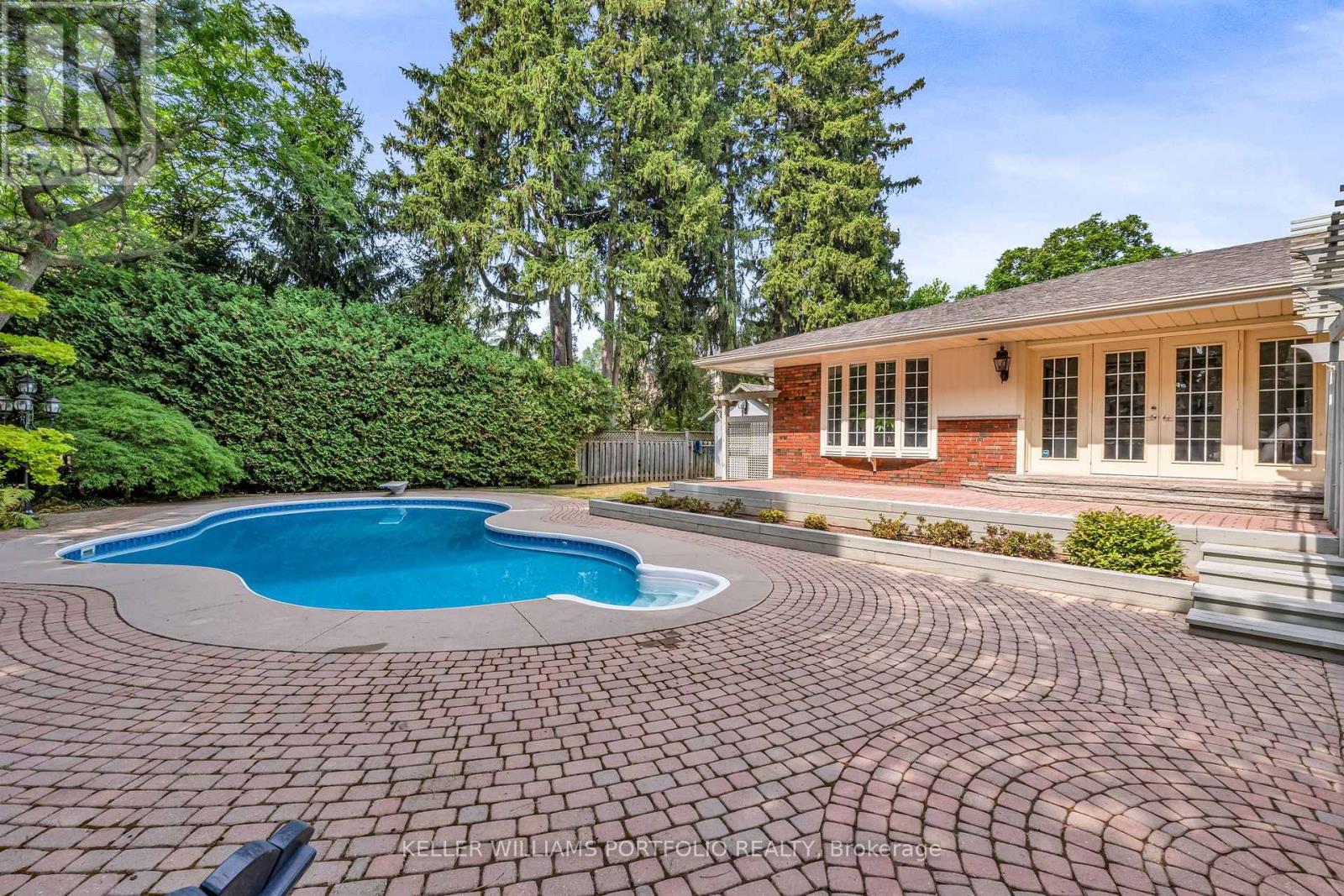 Photo 37 of 1123 Lakeshore Road E, Oakville ON