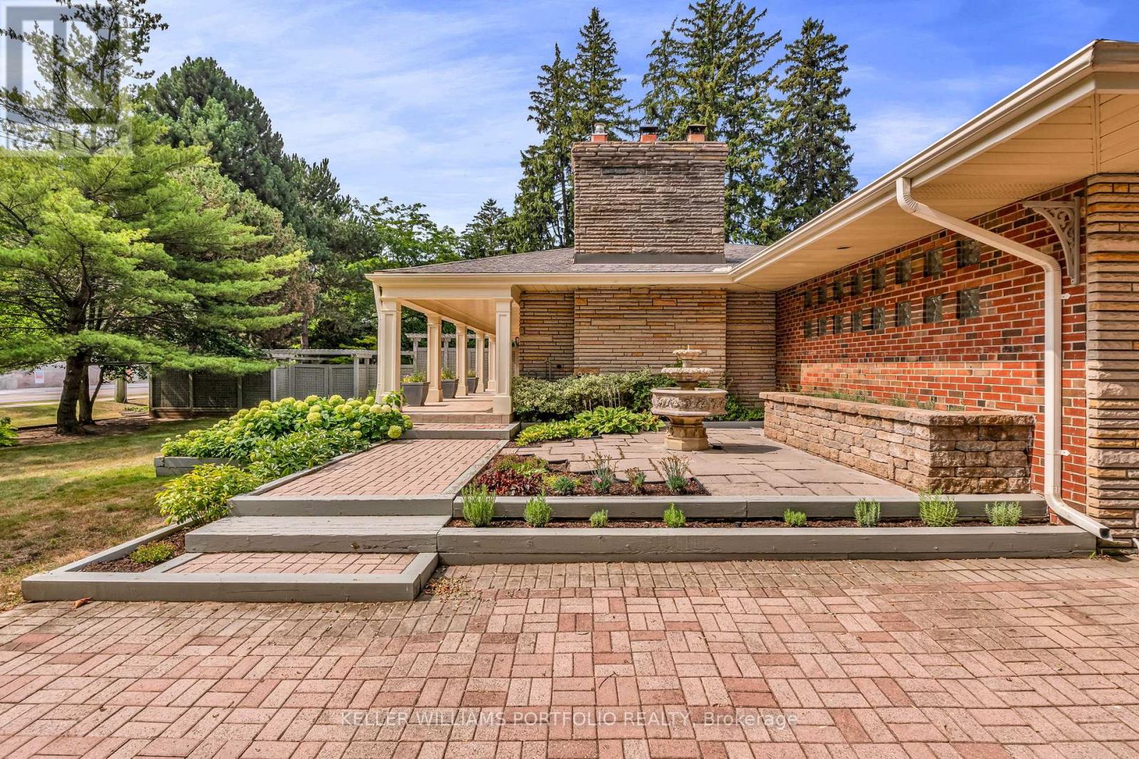Photo 5 of 1123 Lakeshore Road E, Oakville ON