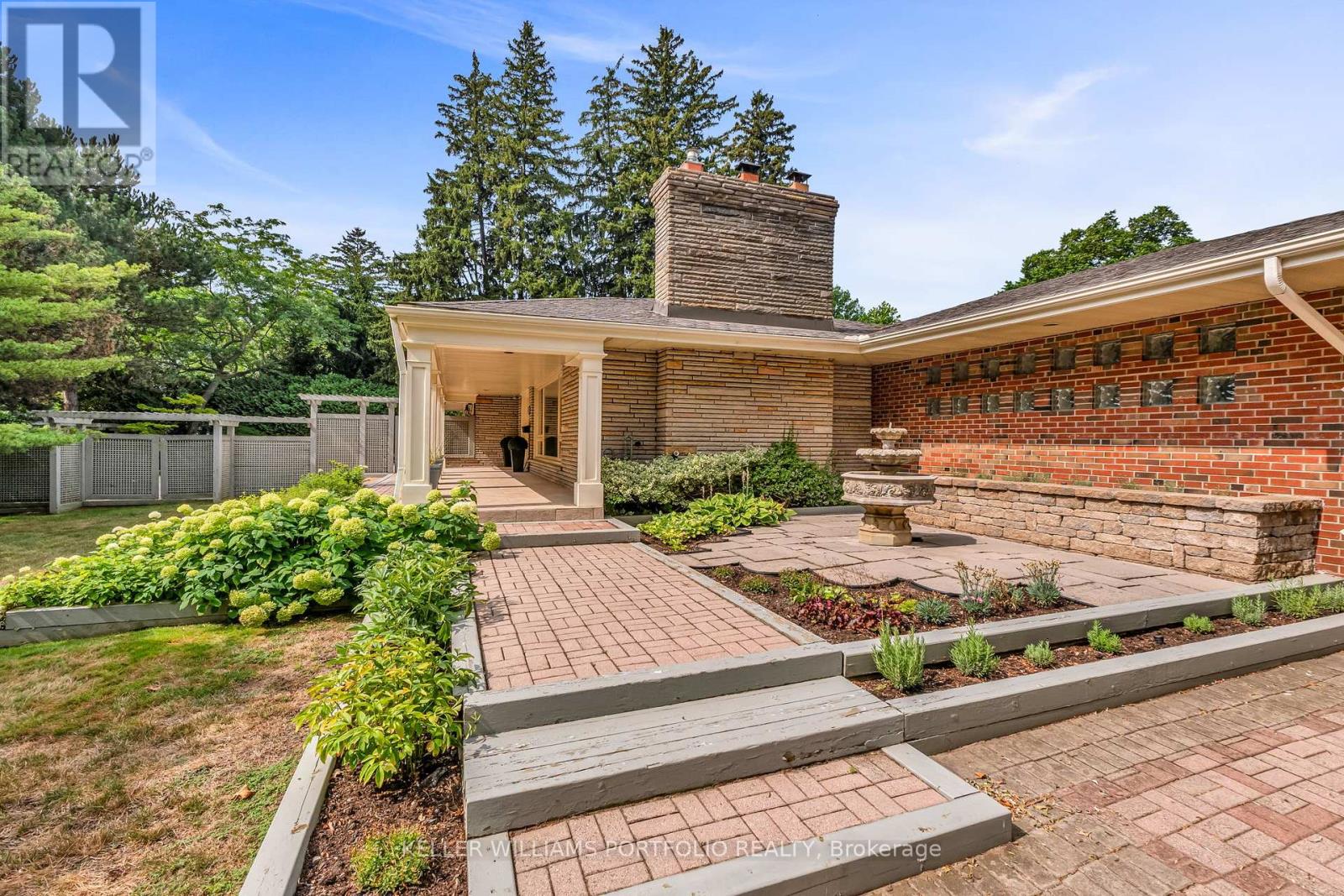 Photo 6 of 1123 Lakeshore Road E, Oakville ON
