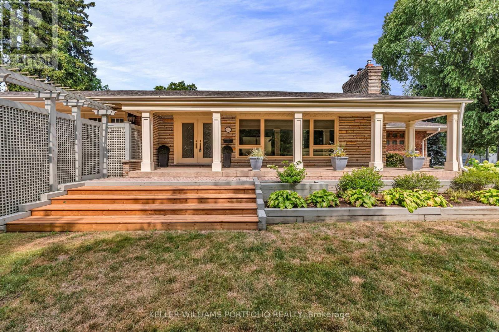 Photo 7 of 1123 Lakeshore Road E, Oakville ON