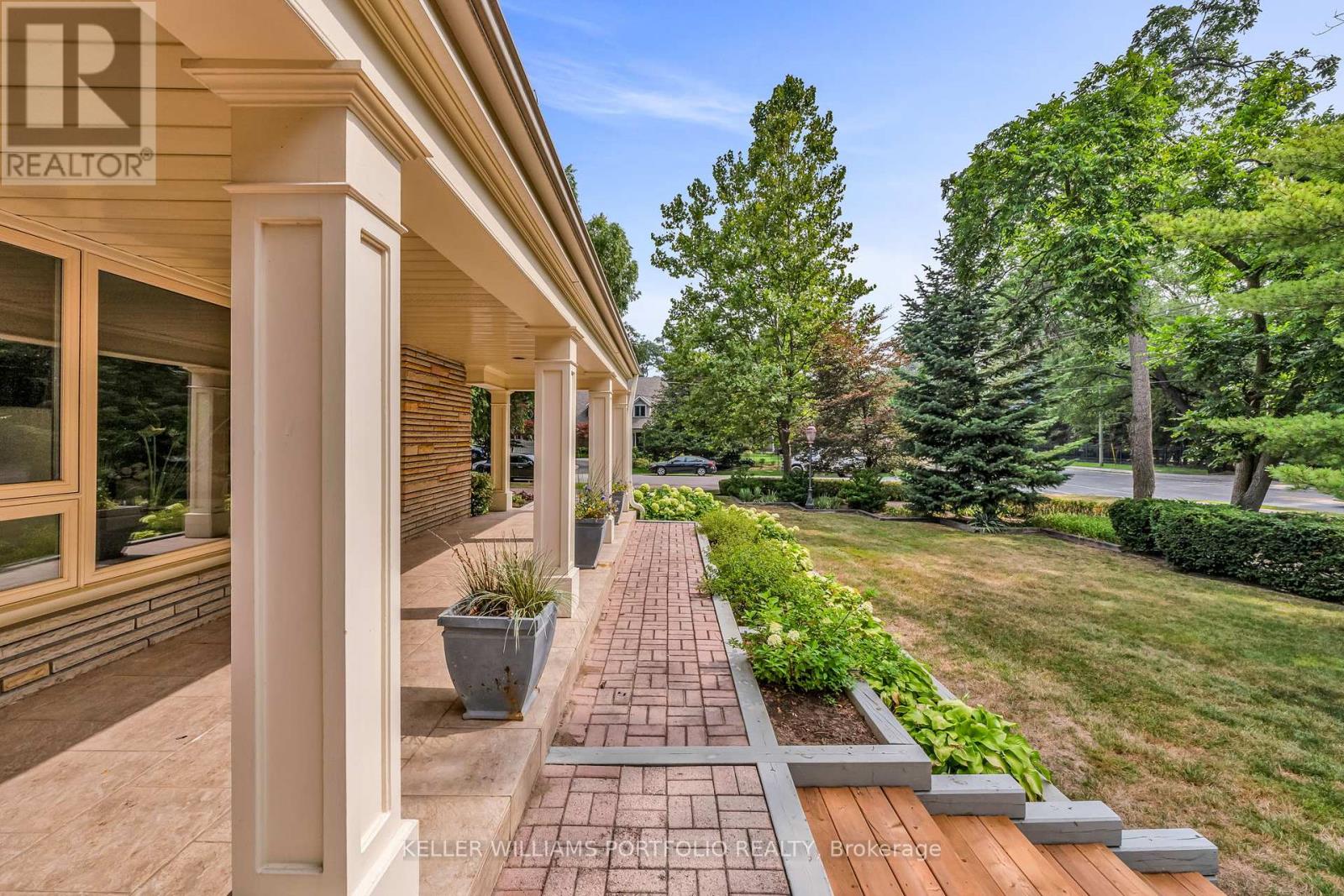 Photo 8 of 1123 Lakeshore Road E, Oakville ON