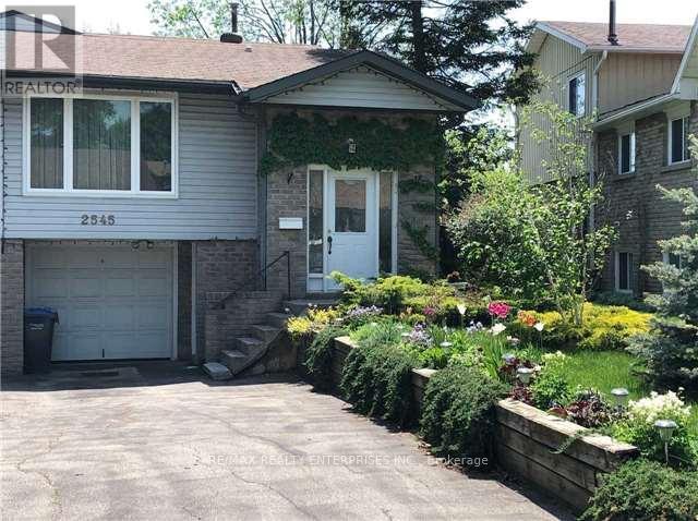 Photo 1 of 2545 Cobbinshaw Circle, Mississauga ON