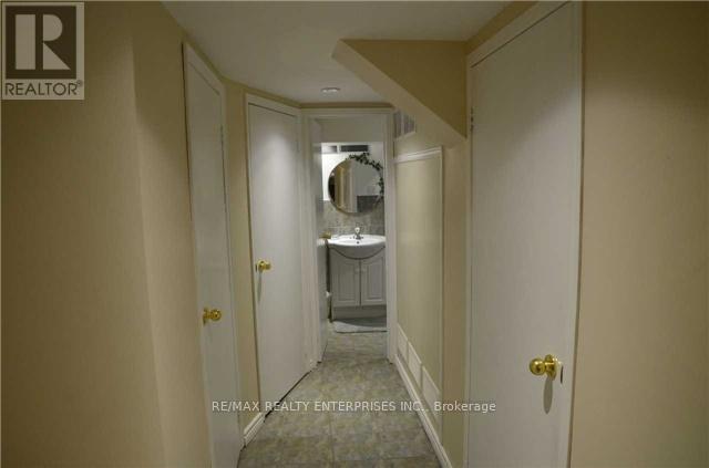 Photo 10 of 2545 Cobbinshaw Circle, Mississauga ON