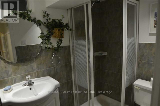 Photo 11 of 2545 Cobbinshaw Circle, Mississauga ON
