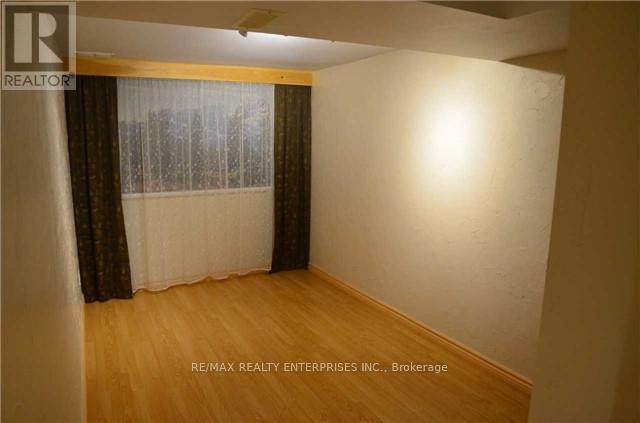 Photo 12 of 2545 Cobbinshaw Circle, Mississauga ON