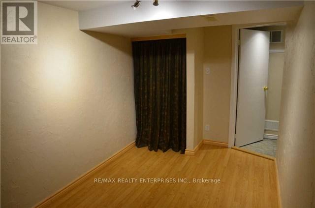 Photo 13 of 2545 Cobbinshaw Circle, Mississauga ON
