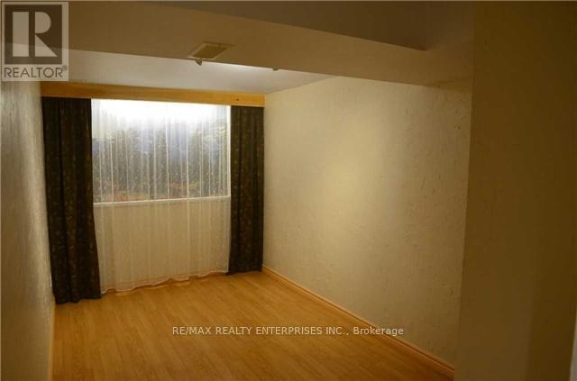 Photo 16 of 2545 Cobbinshaw Circle, Mississauga ON
