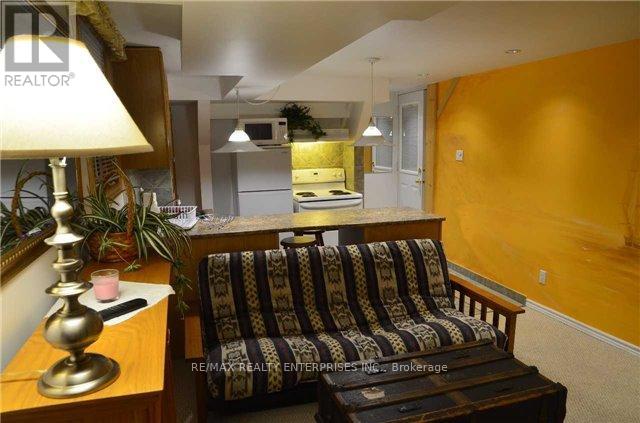 Photo 2 of 2545 Cobbinshaw Circle, Mississauga ON