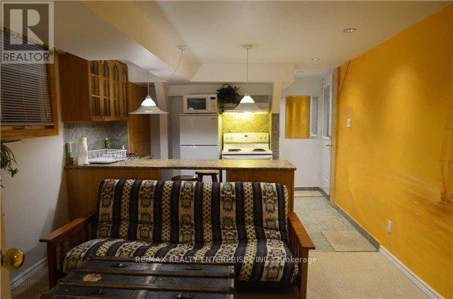 Photo 3 of 2545 Cobbinshaw Circle, Mississauga ON