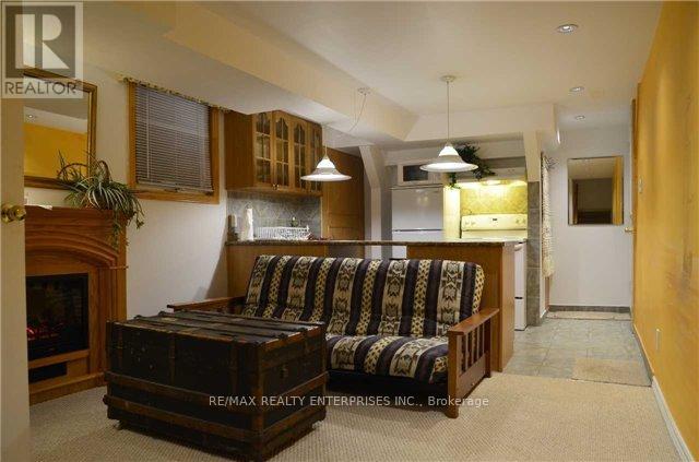 Photo 4 of 2545 Cobbinshaw Circle, Mississauga ON