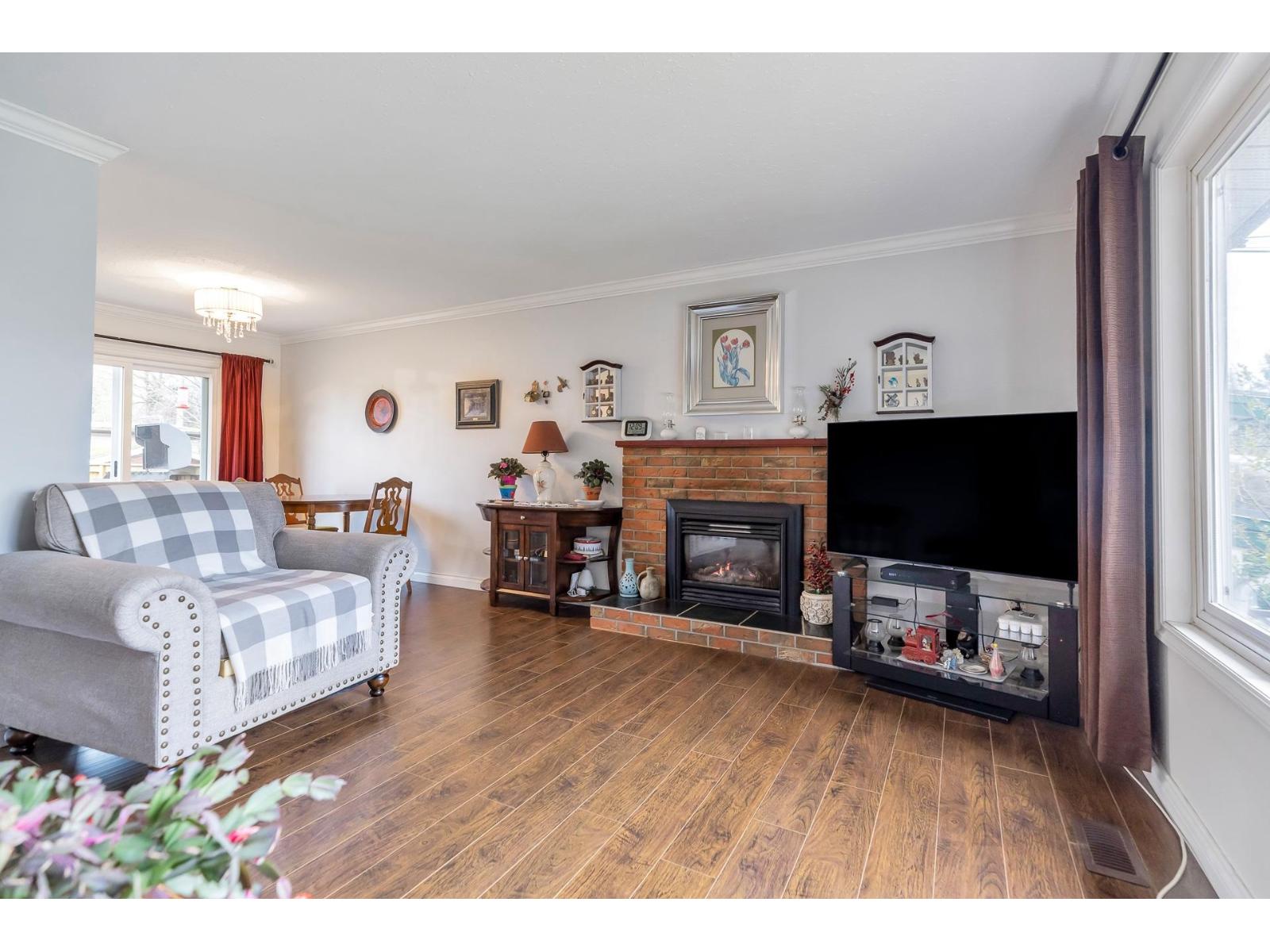 Photo 4 of 2096 Martens Street, Abbotsford BC
