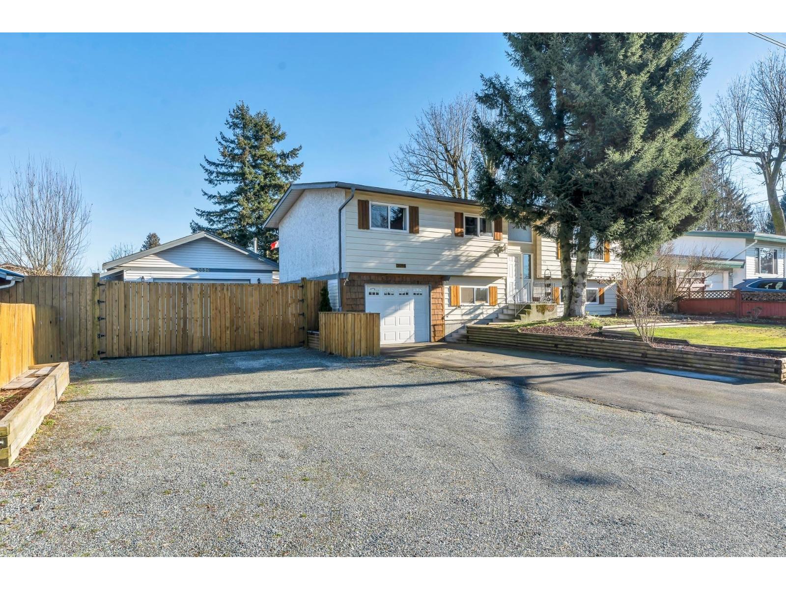 Photo 2 of 2096 Martens Street, Abbotsford BC