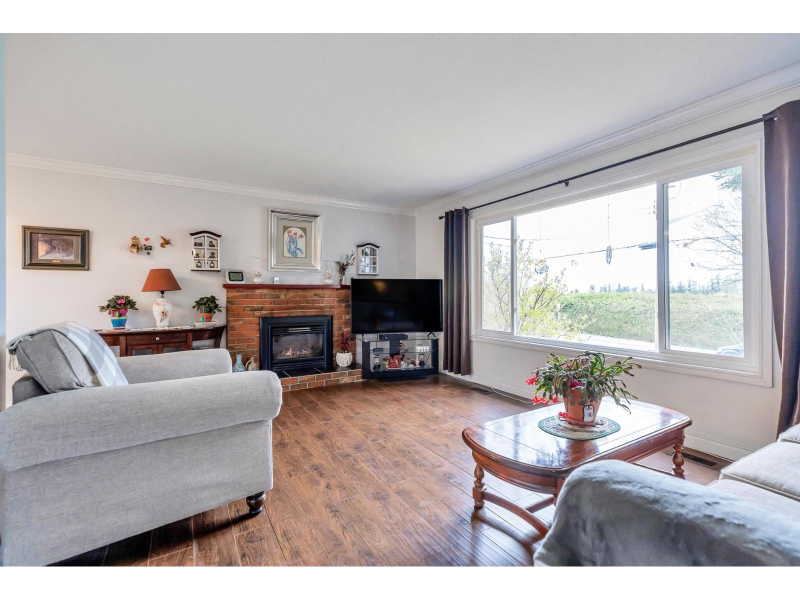 Photo 3 of 2096 Martens Street, Abbotsford BC