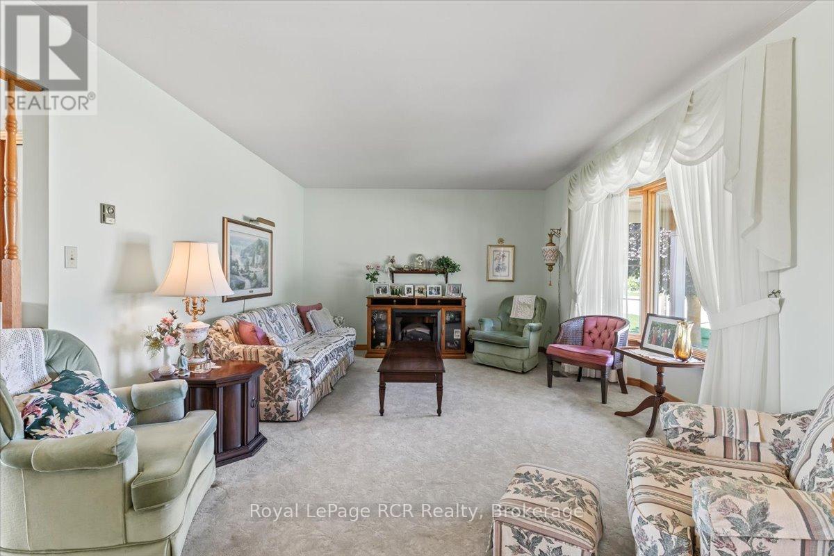 Photo 10 of 29 2nd Street Crescent, Hanover ON
