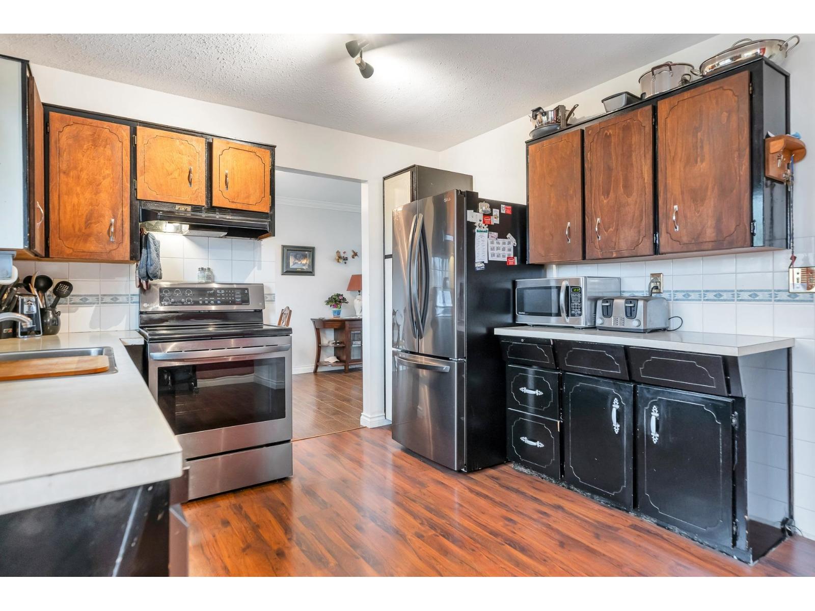 Photo 9 of 2096 Martens Street, Abbotsford BC