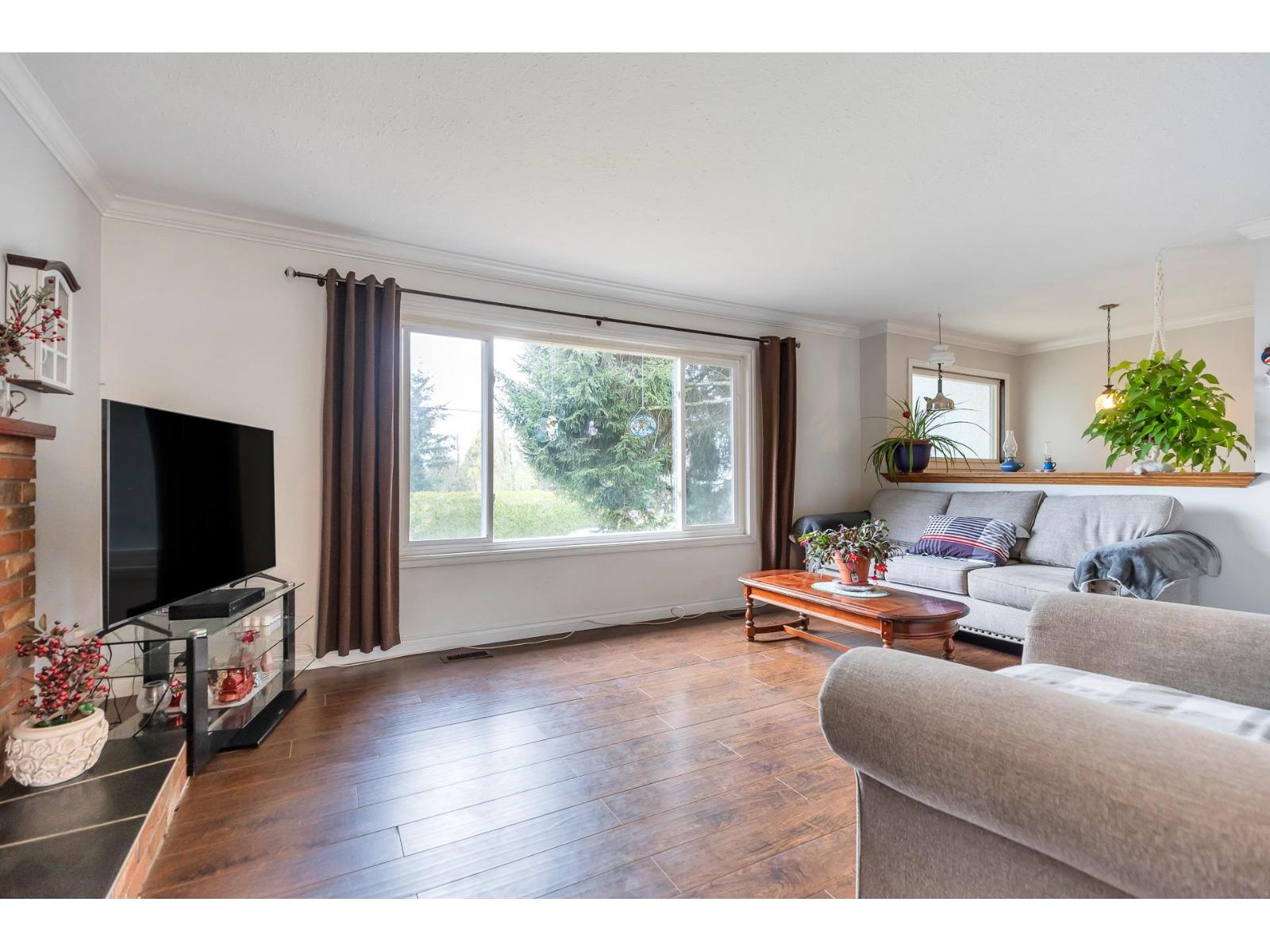 Photo 6 of 2096 Martens Street, Abbotsford BC