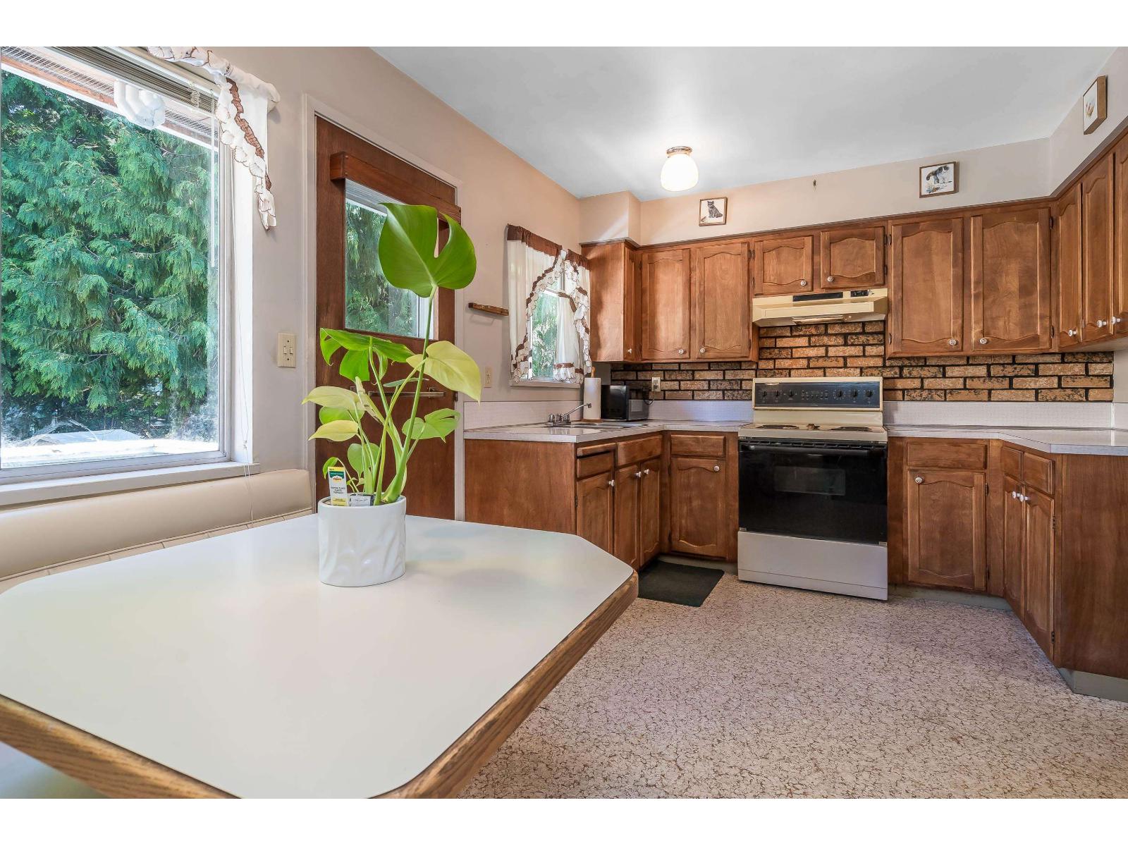 Photo 5 of 12563 26 Avenue, Surrey BC