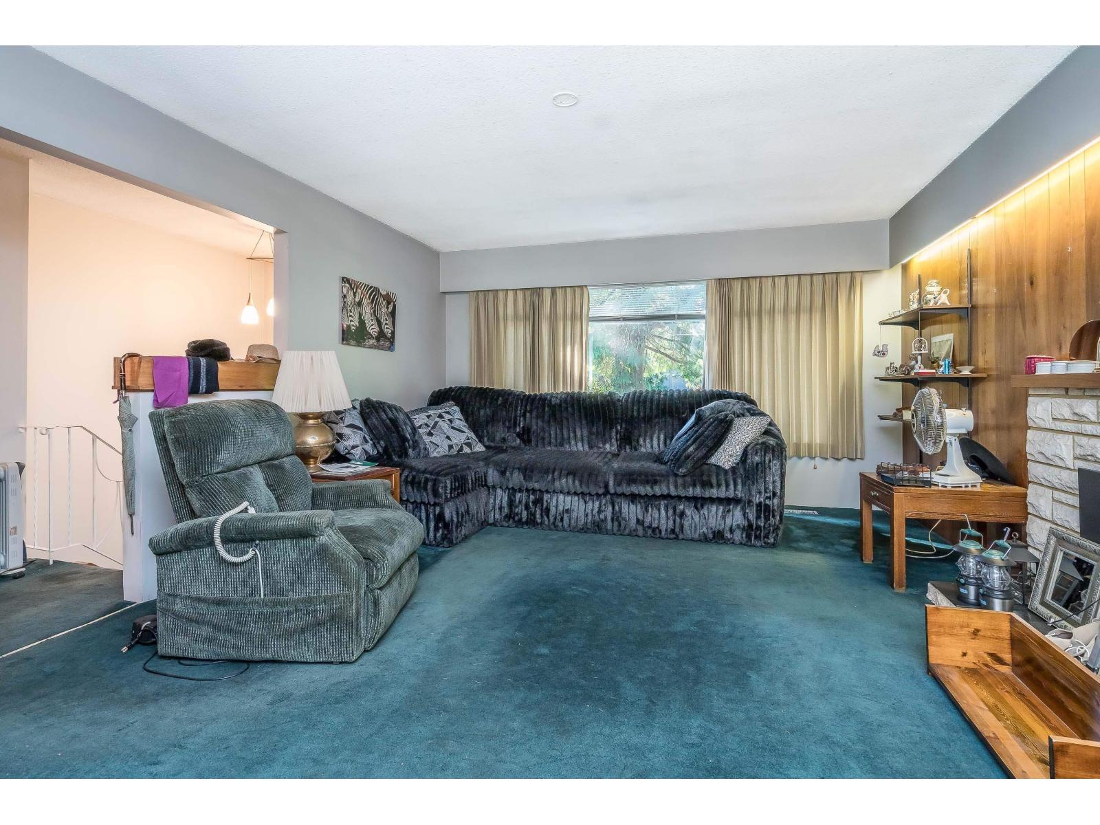Photo 3 of 12563 26 Avenue, Surrey BC