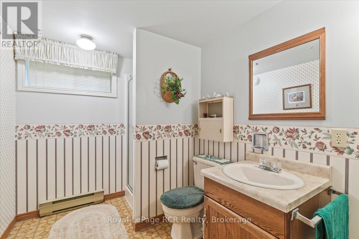 Photo 18 of 29 2nd Street Crescent, Hanover ON