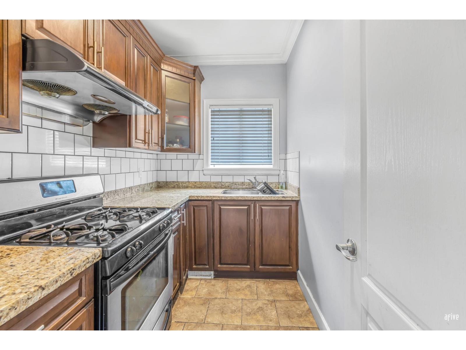 Photo 8 of 12788 105 A Avenue, Surrey BC