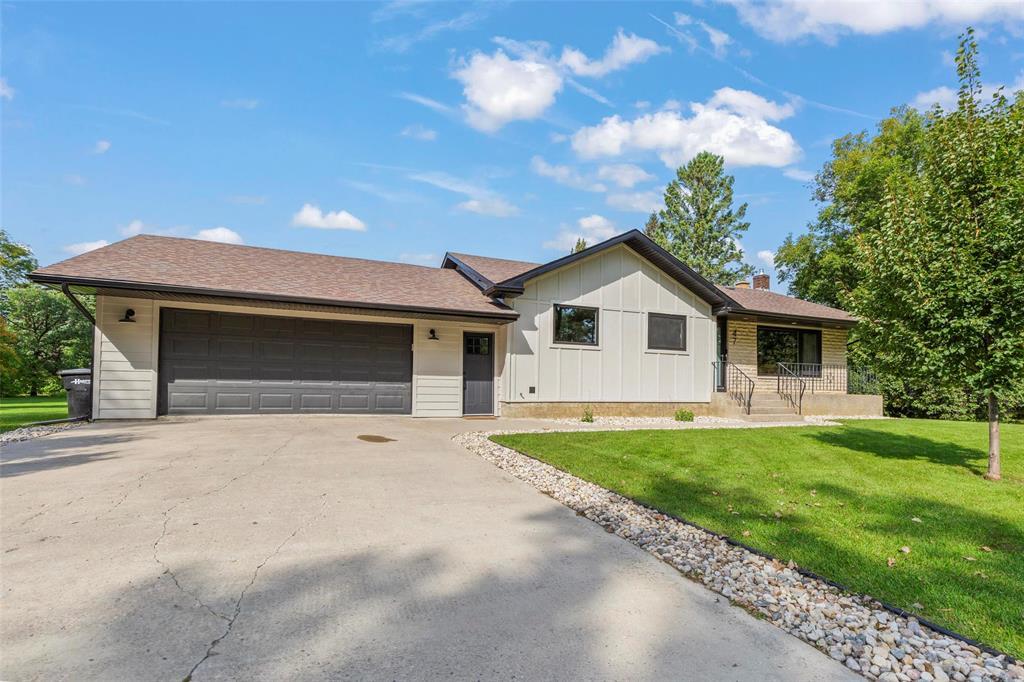 Photo 1 of 47 First Street Sw, Kleefeld MB