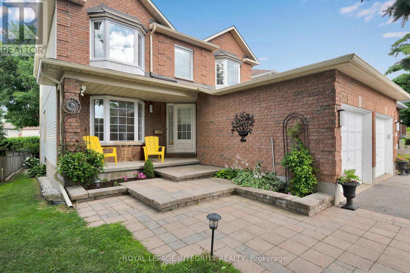 Photo 2 of 223 Mcgibbon Drive, Ottawa ON