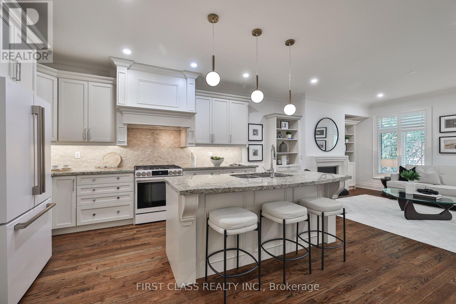 Photo 10 of 136 Bowood Avenue, Toronto ON